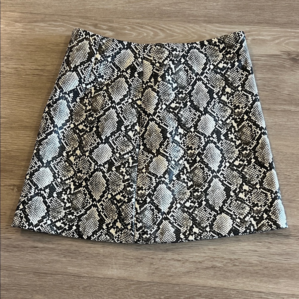 H&M Black and Gray Snakeskin Mini Skirt
